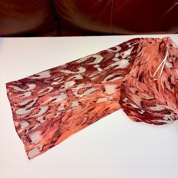 Jennifer Lopez Elegant Women's Burgundy Blouse Size Large - Picture 6 of 8